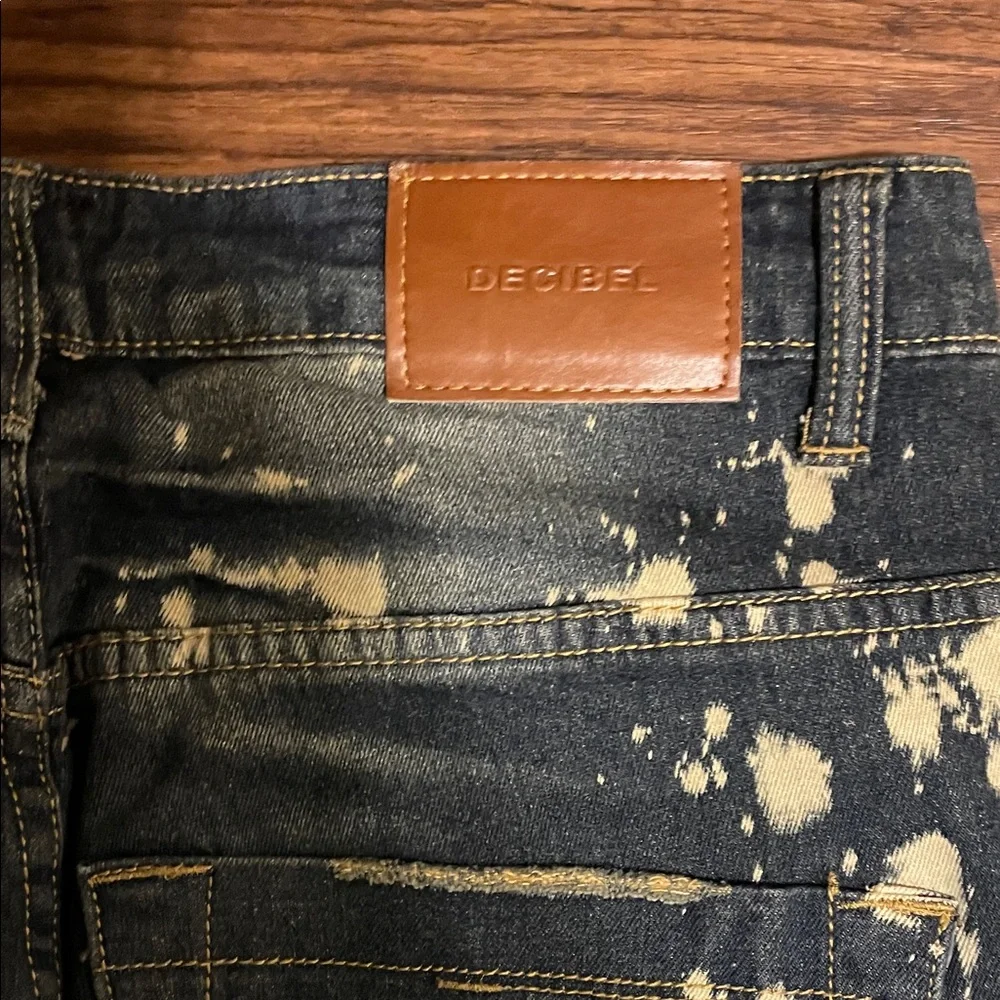 Decibel Street Wear Grunge Distressed Painted Jeans. Size 34W 33L Retail $70.